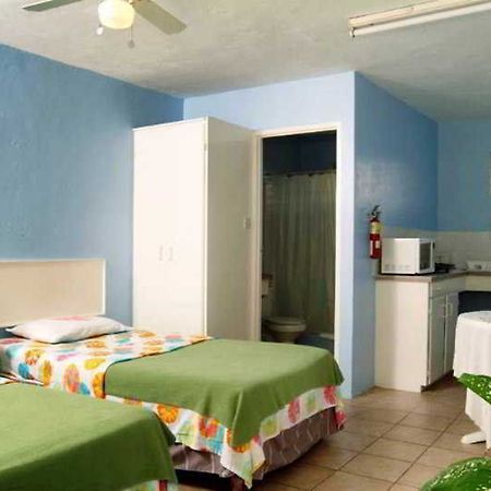Meridian Inn Oistins ภายนอก รูปภาพ
